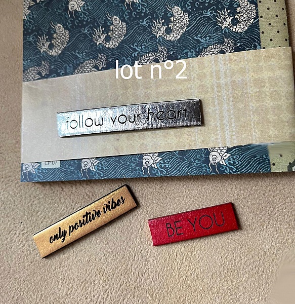 Ensemble stickers en cuir grav&eacute; de messages inspirants