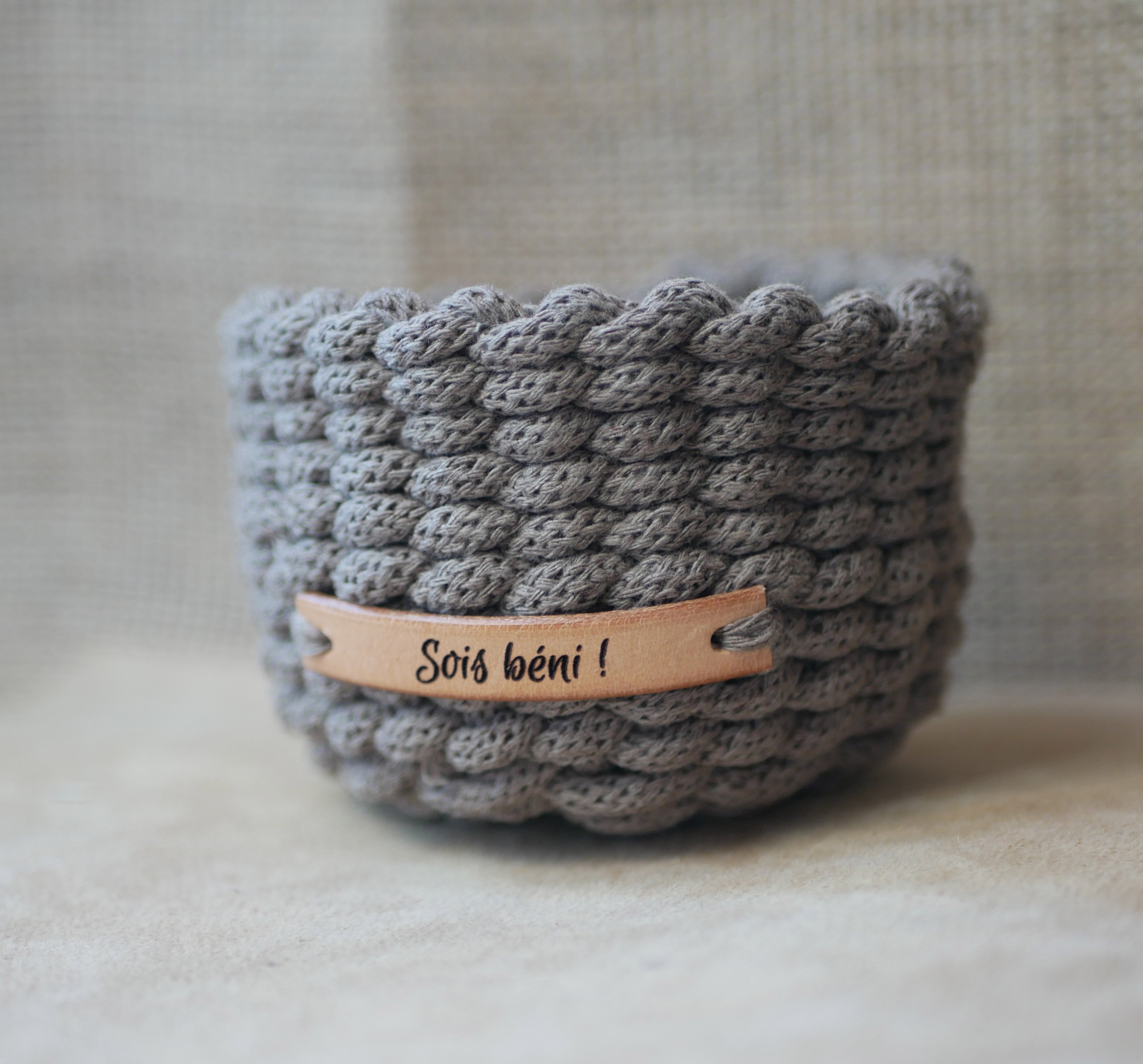 Aangepast leren label met gegraveerde boodschap