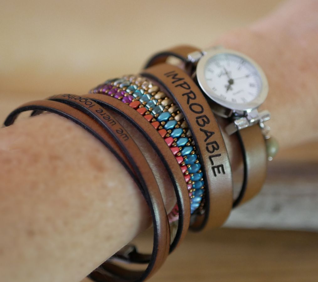 Lederen armbandhorloge 2 slagen aanpasbaar met zilveren wijzerplaat