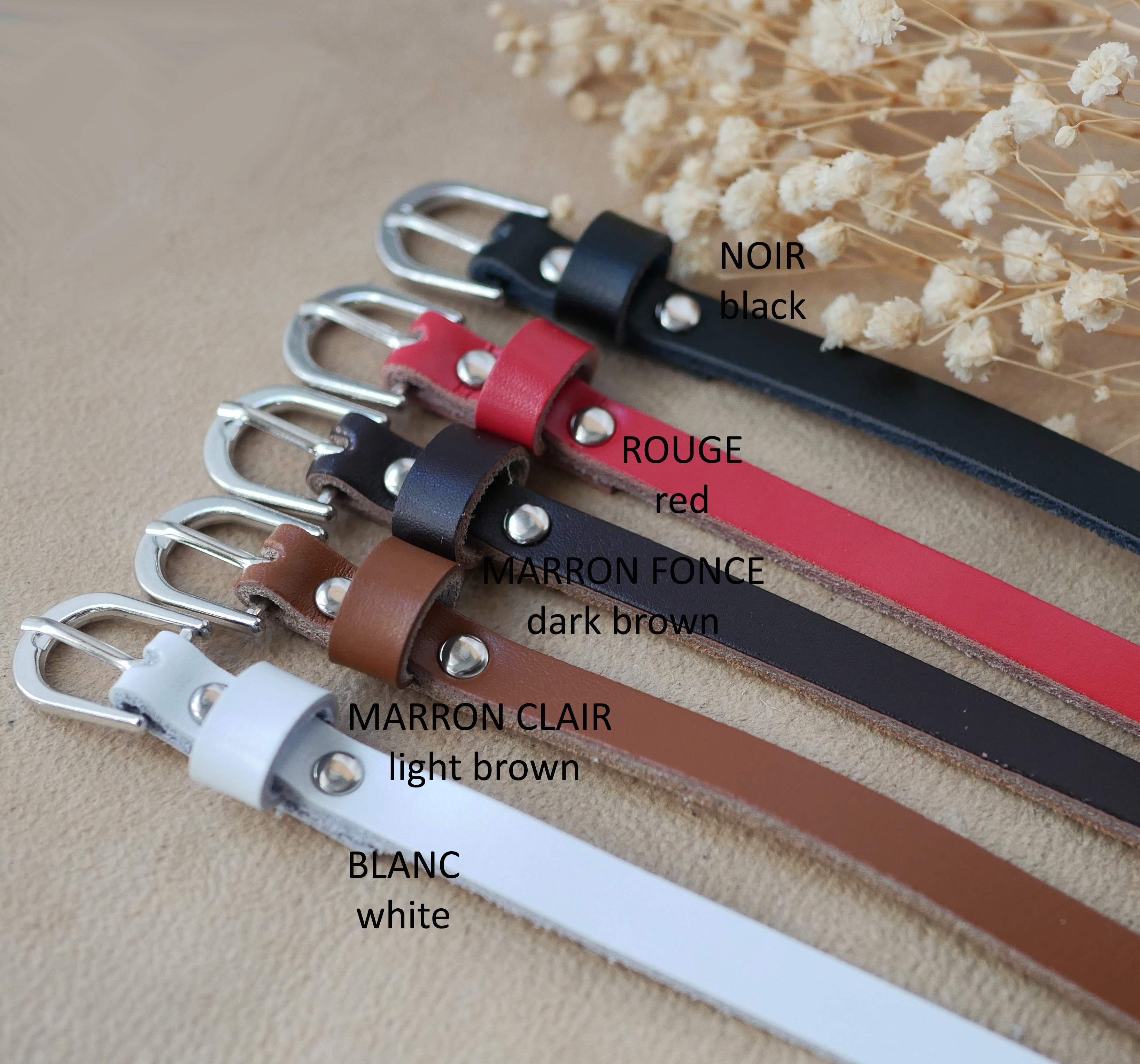 Zilverkleurig horloge met leren band en zilverkleurige gesp