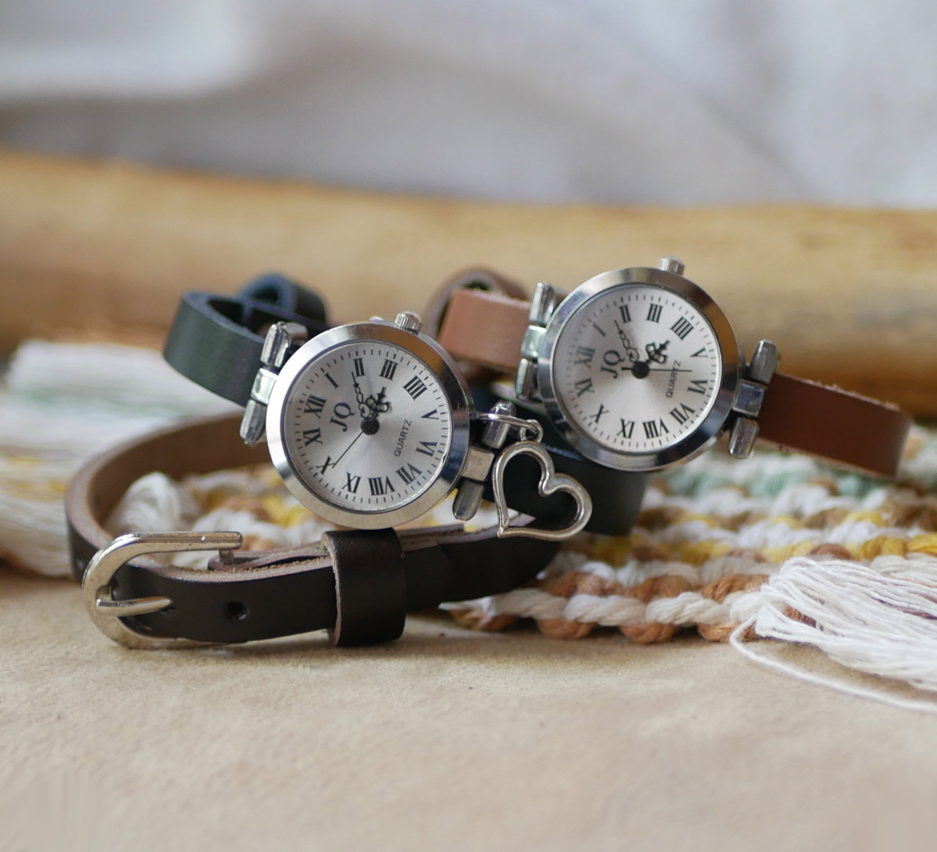 Zilverkleurig horloge met leren band en zilverkleurige gesp