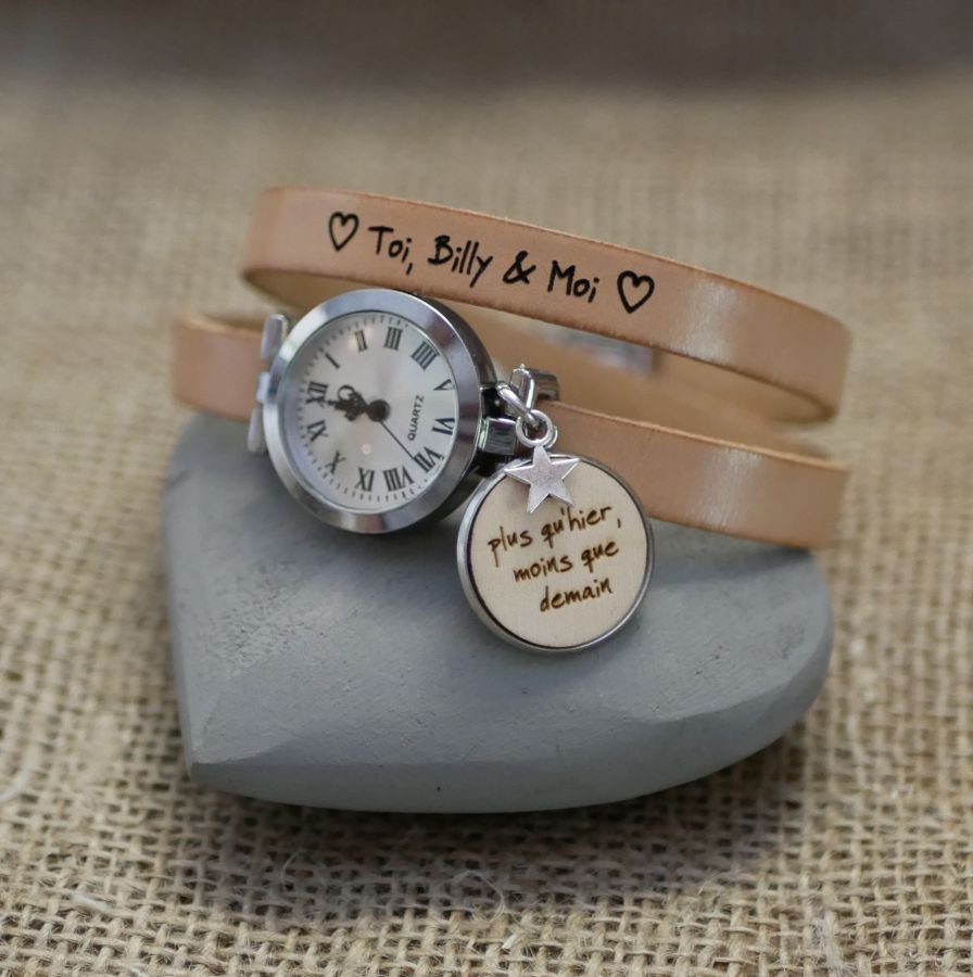 Gegraveerd houten cabochon horloge met dubbele lederen band 
