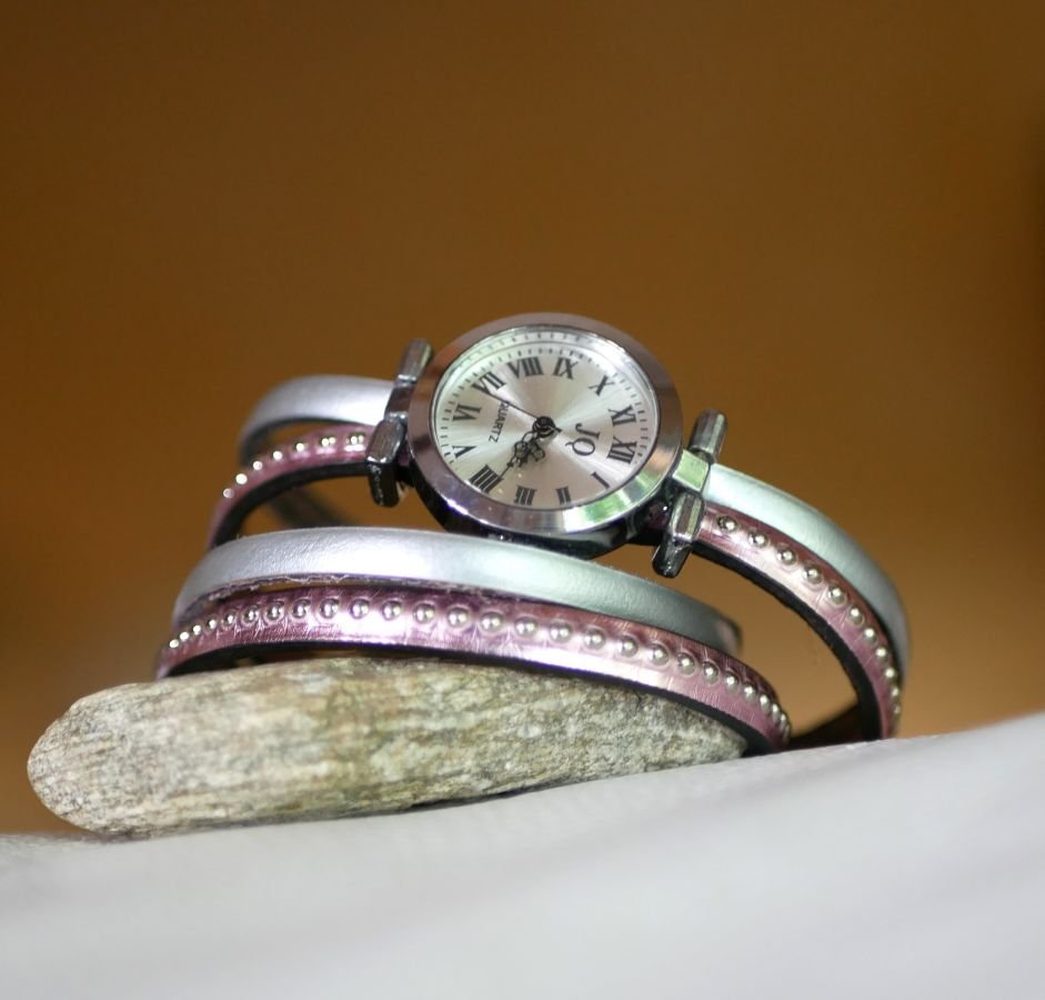 Horloge met dubbele roze metallic lederen band, te personaliseren 