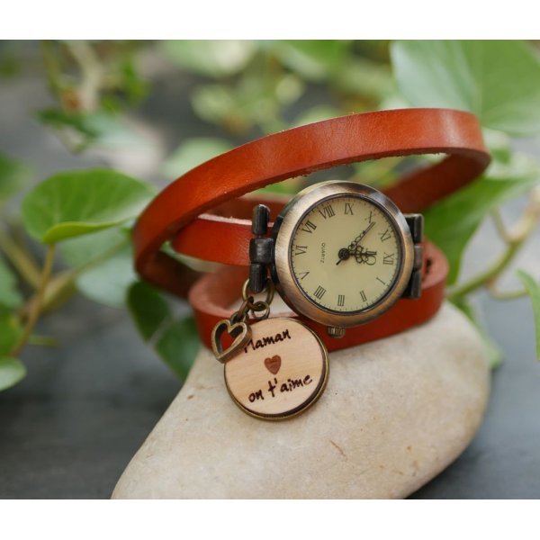 Lederen armbandhorloge met te graveren houten cabochon