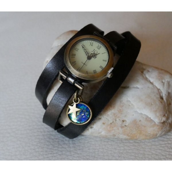 Lederen armbandhorloge met blauwe schubben cabochon