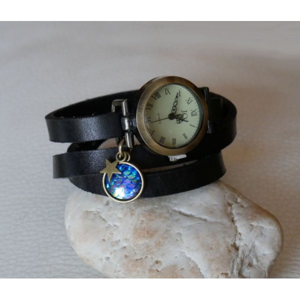 Lederen armbandhorloge met blauwe schubben cabochon