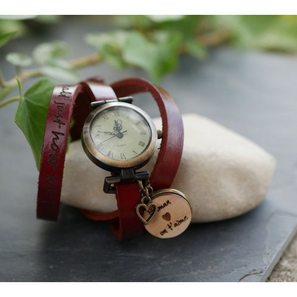 Lederen armbandhorloge met te graveren houten cabochon