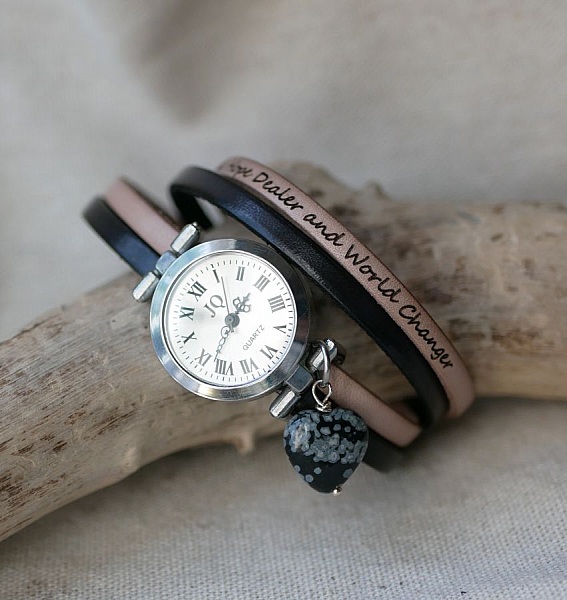 Horloge met dubbele lederen band en obsidiaan stenen hart, kleuren te personaliseren 