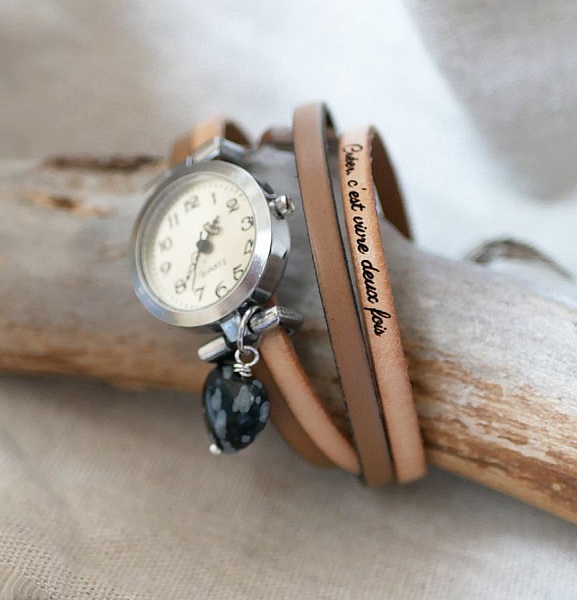 Horloge met dubbele lederen band en obsidiaan stenen hart, kleuren te personaliseren 