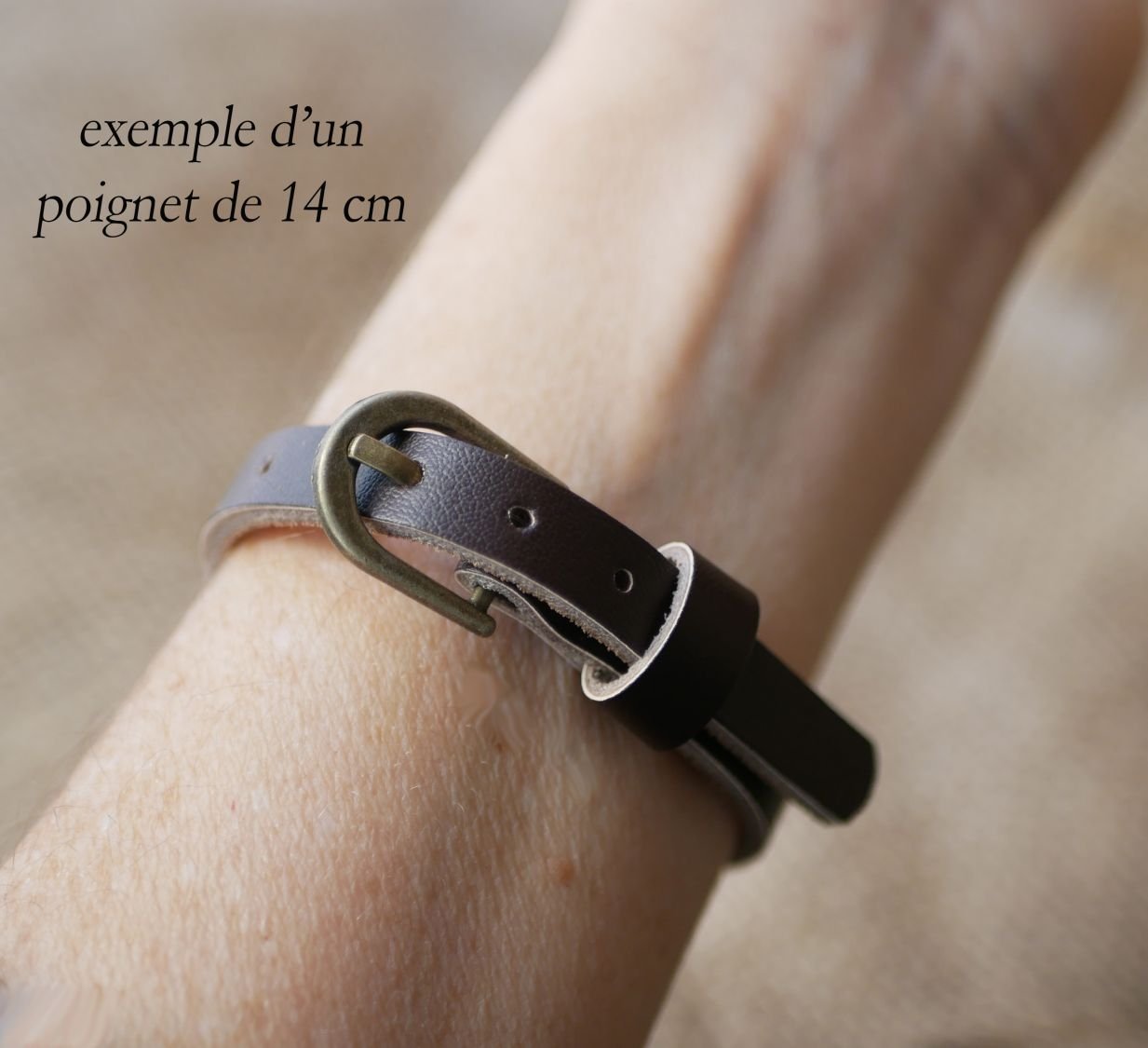 Lederen armbandhorloge met gegraveerde initialen