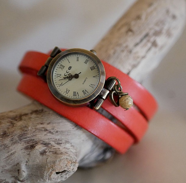 Lederen armband horloge 2 of 3 rondes met parel en hanger