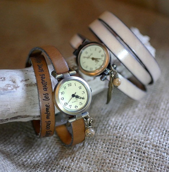Lederen armband horloge 2 of 3 rondes met parel en hanger