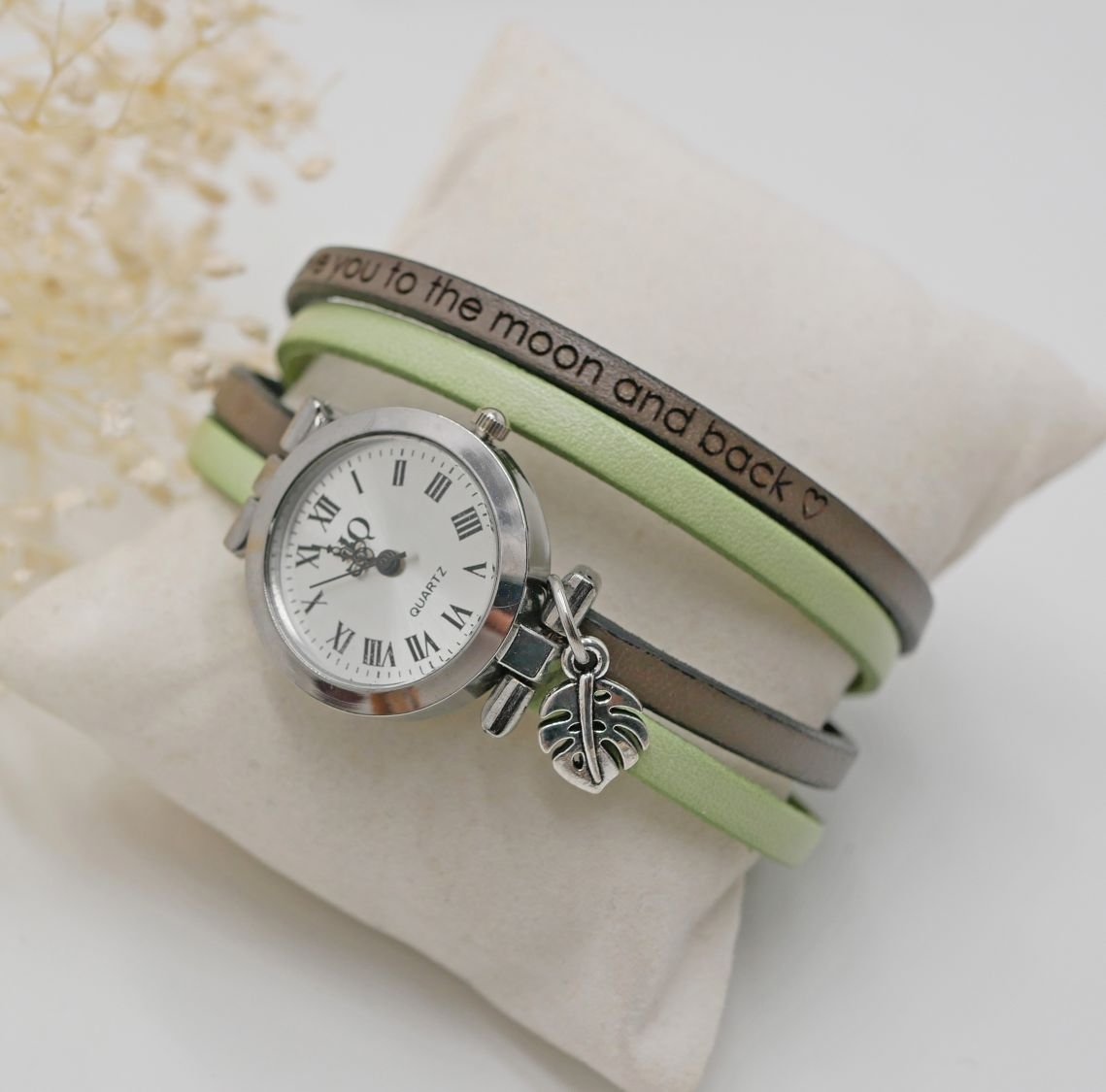 Horloge met dubbele lederen band, zilveren wijzerplaat, kleur naar keuze, te personaliseren 