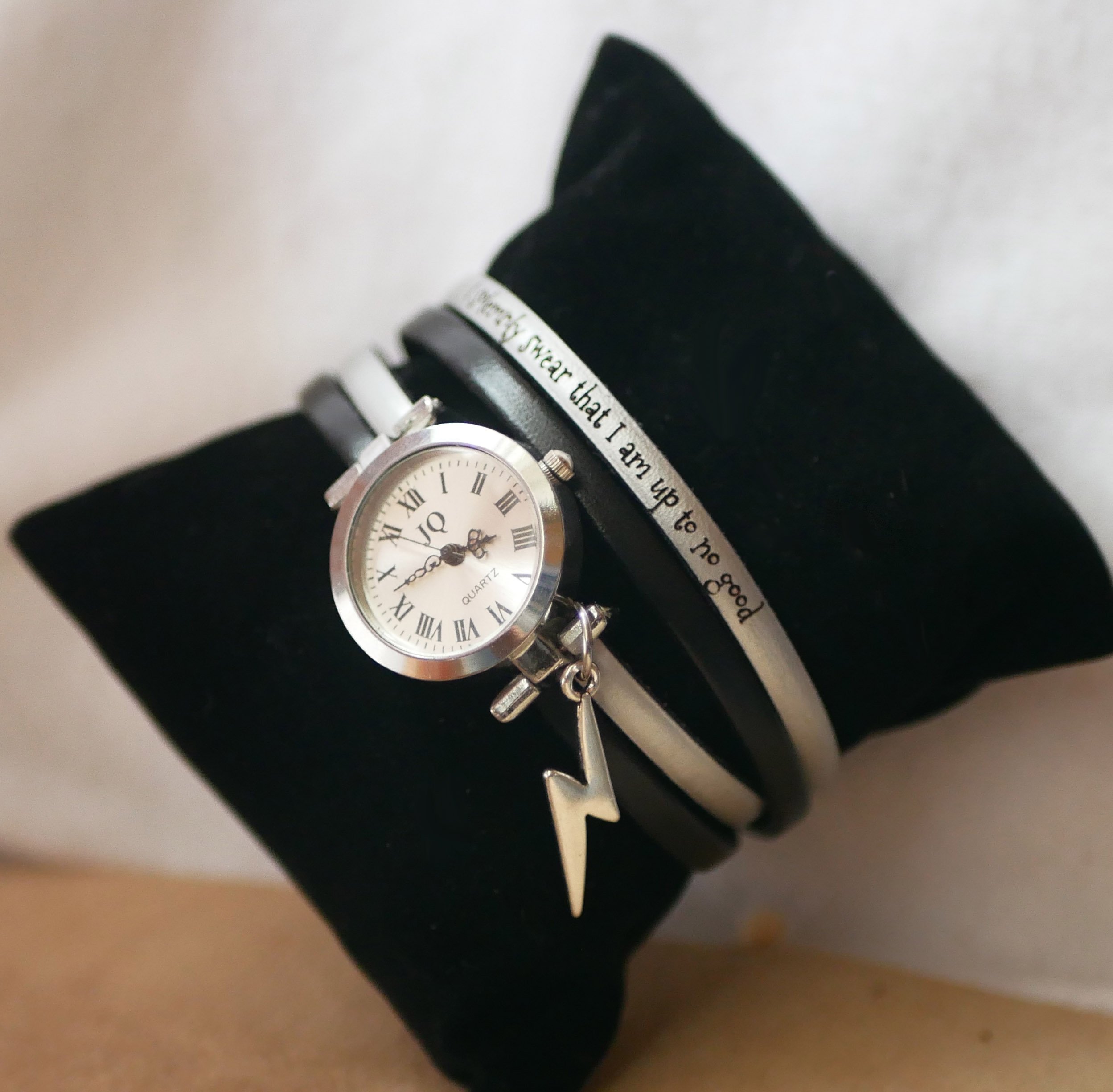 Horloge met dubbele lederen band, zilveren wijzerplaat, kleur naar keuze, te personaliseren 