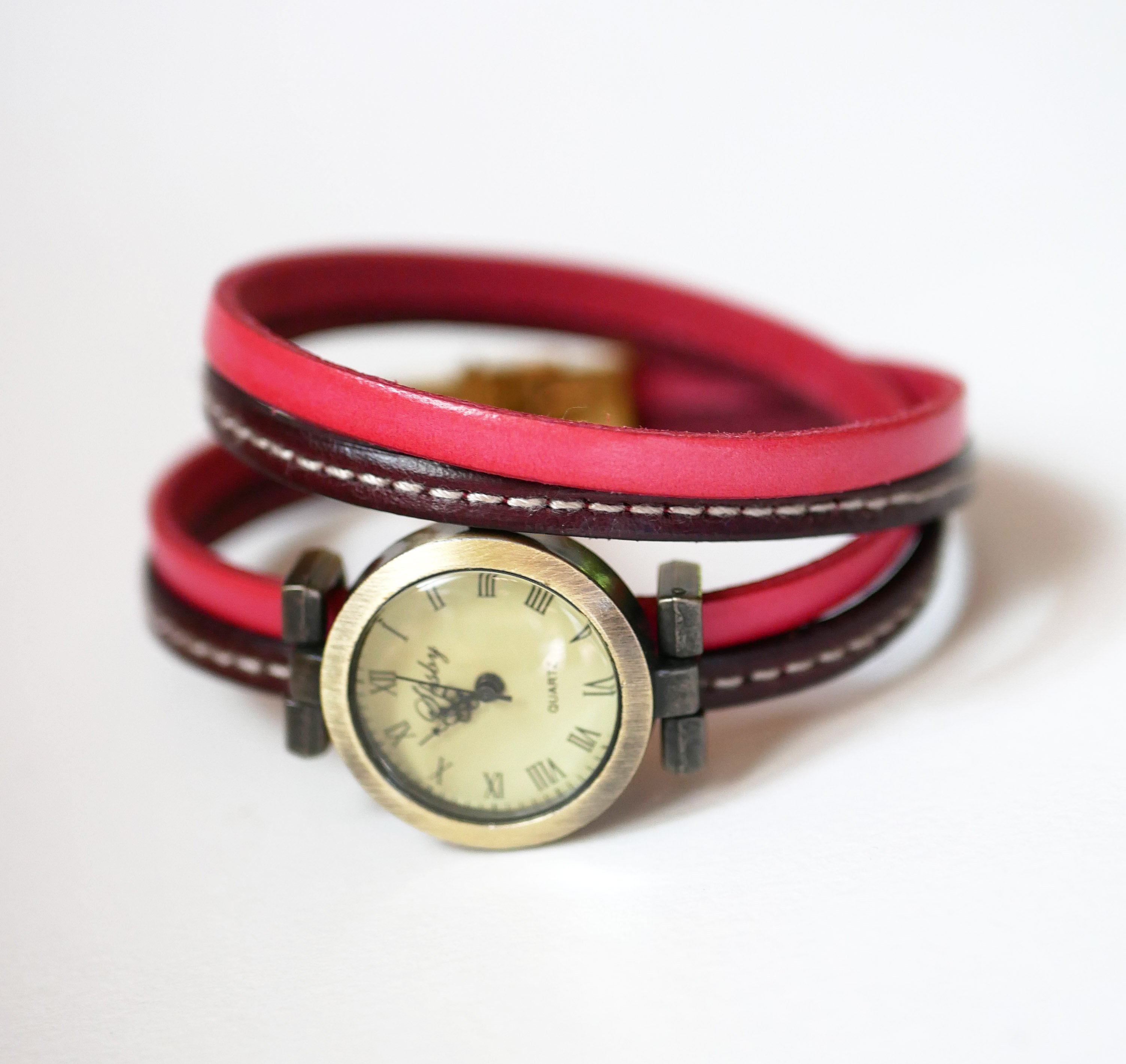 Dubbel wrap-around horloge met bruin lederen duo met stiksels om te personaliseren