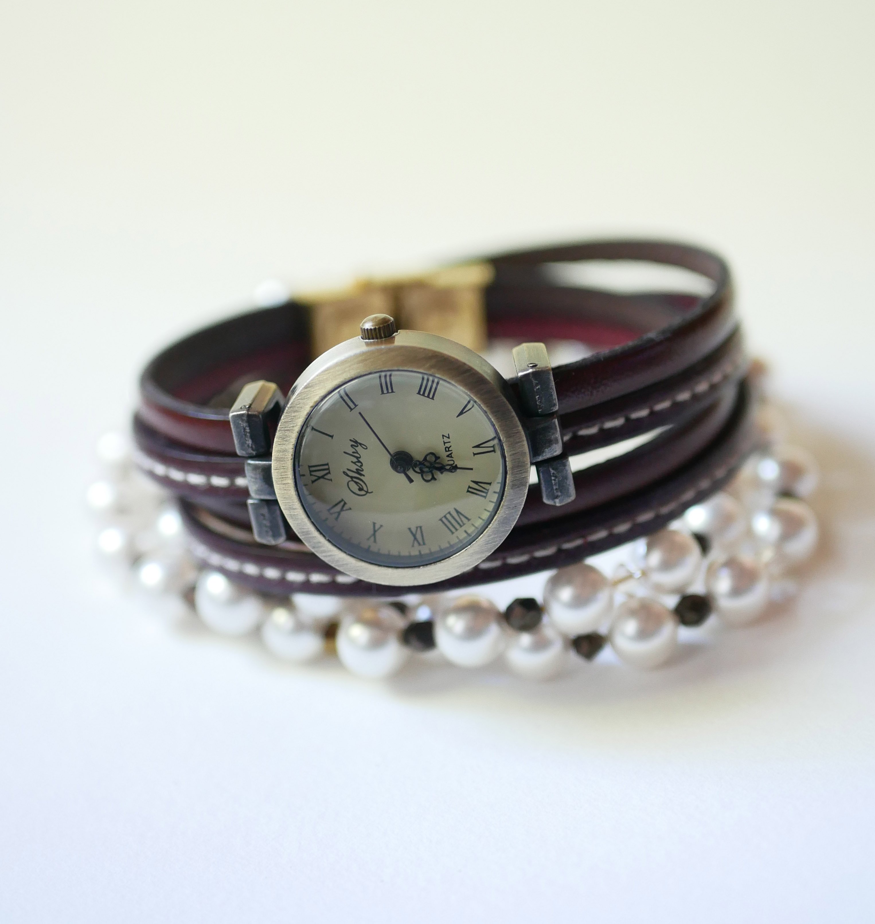 Dubbel wrap-around horloge met bruin lederen duo met stiksels om te personaliseren