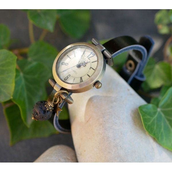 Horloge met lavasteenbedel en lederen band naar keuze