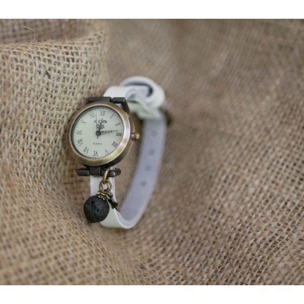 Horloge met lavasteenbedel en lederen band naar keuze