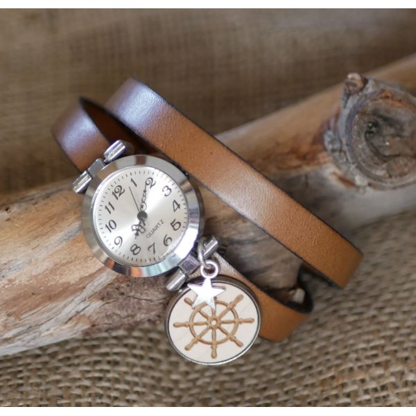 Gegraveerd houten cabochon horloge met dubbele lederen band 