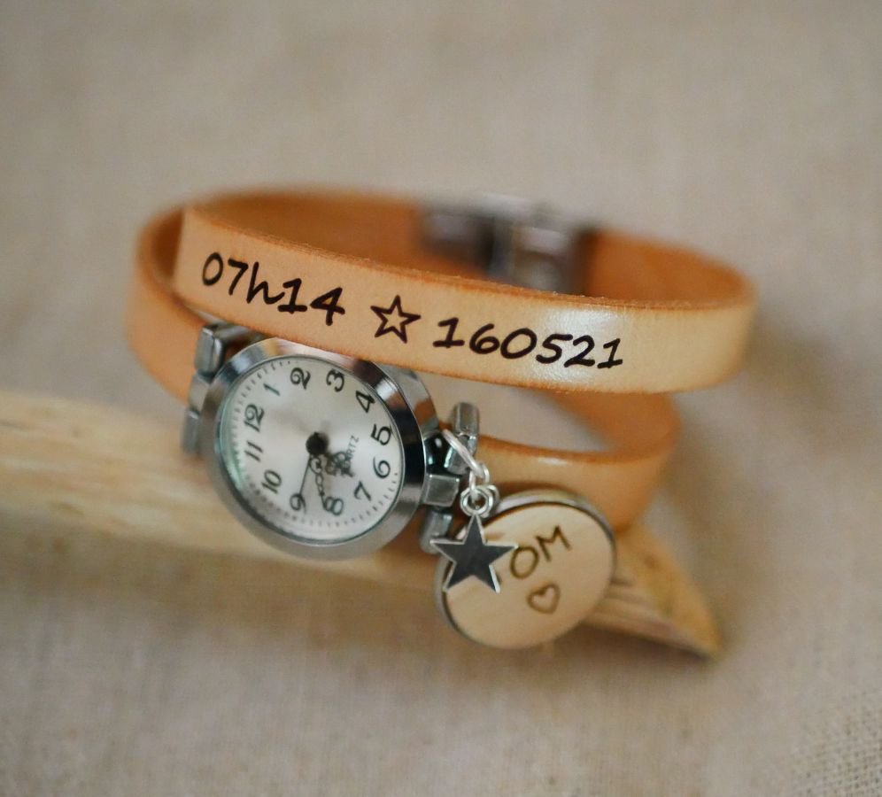 Gegraveerd houten cabochon horloge met dubbele lederen band 