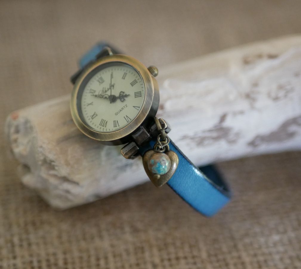 Horloge met bronzen wijzerplaat en aanpasbare lederen band