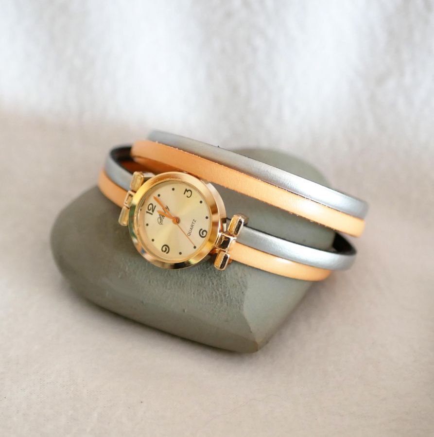 Horloge met roze gouden wijzerplaat en dubbele wikkelarmband om te personaliseren
