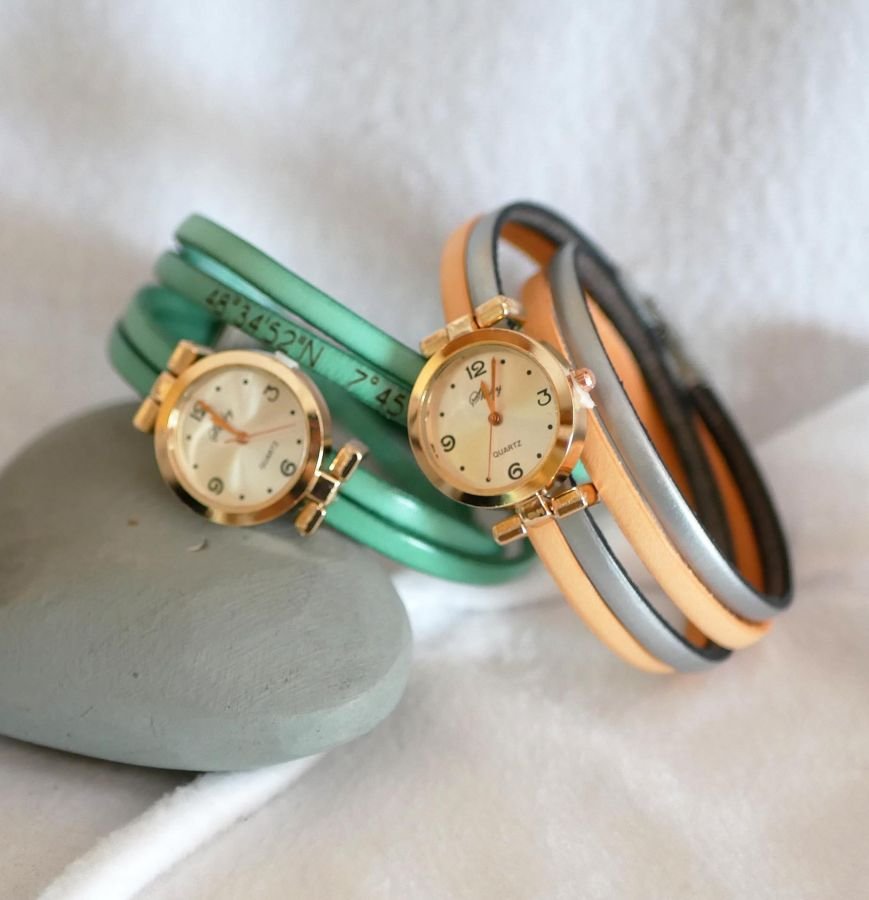 Horloge met roze gouden wijzerplaat en dubbele wikkelarmband om te personaliseren