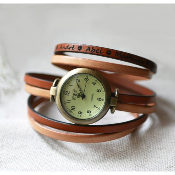 Vintage horloge met bronzen wijzerplaat en aangepaste driedubbele lederen band.