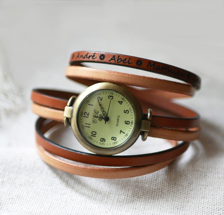 Vintage horloge met bronzen wijzerplaat en aangepaste driedubbele lederen band.