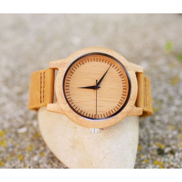 Montre homme bois clair sur bracelet cuir &agrave; personnaliser