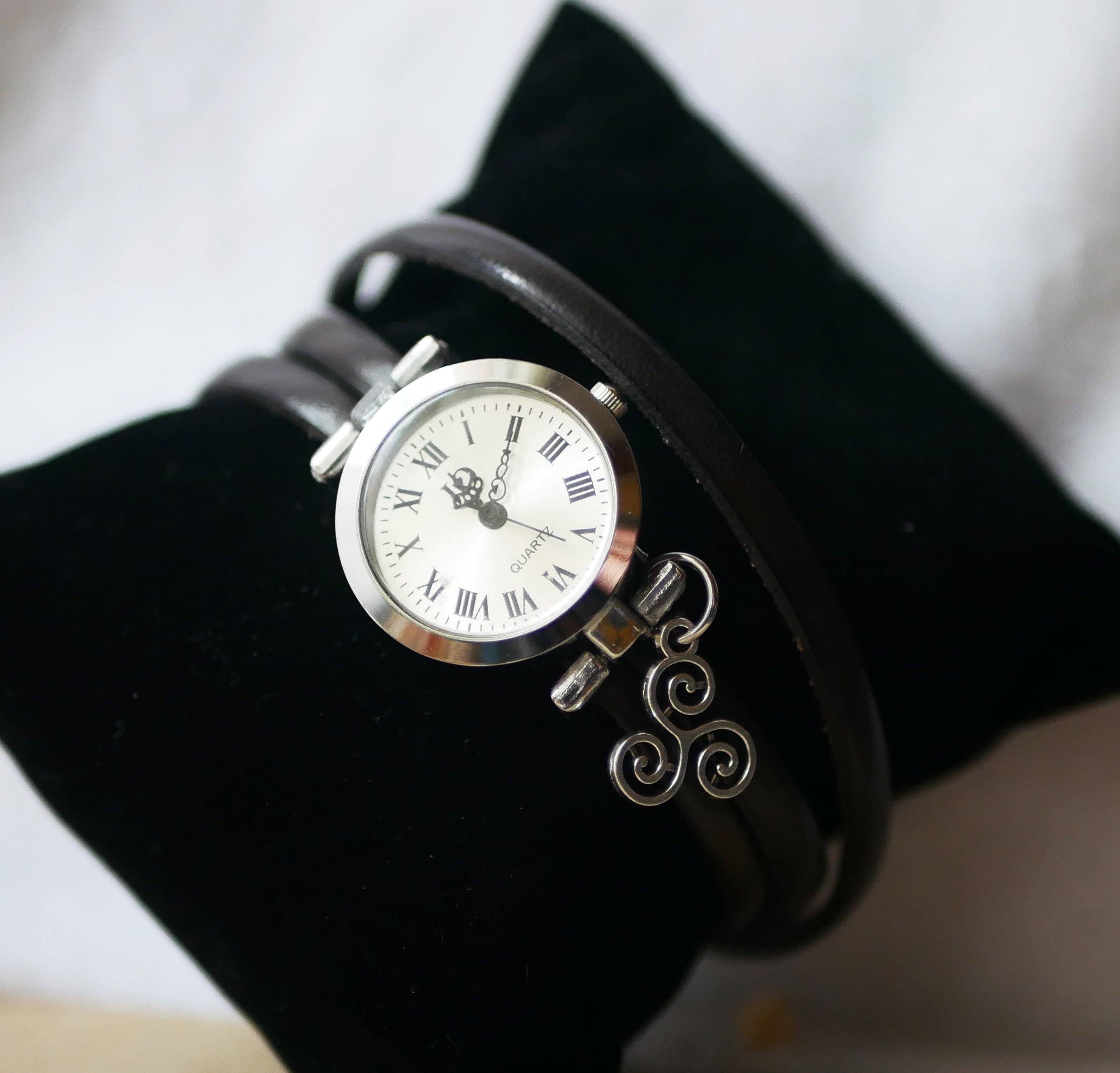 Horloge te personaliseren met een lederen band, 3 slagen, zilveren wijzerplaat met hanger 