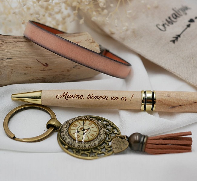 Geschenktas voor vrouwen met gegraveerde houten pen + personaliseerbare lederen riem + sleutelhanger 