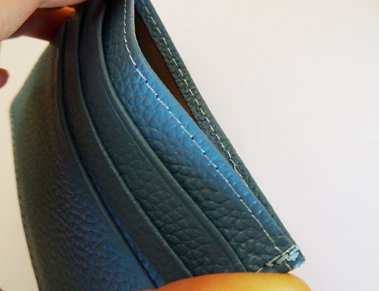 Lichtblauwe leren kaarthouder