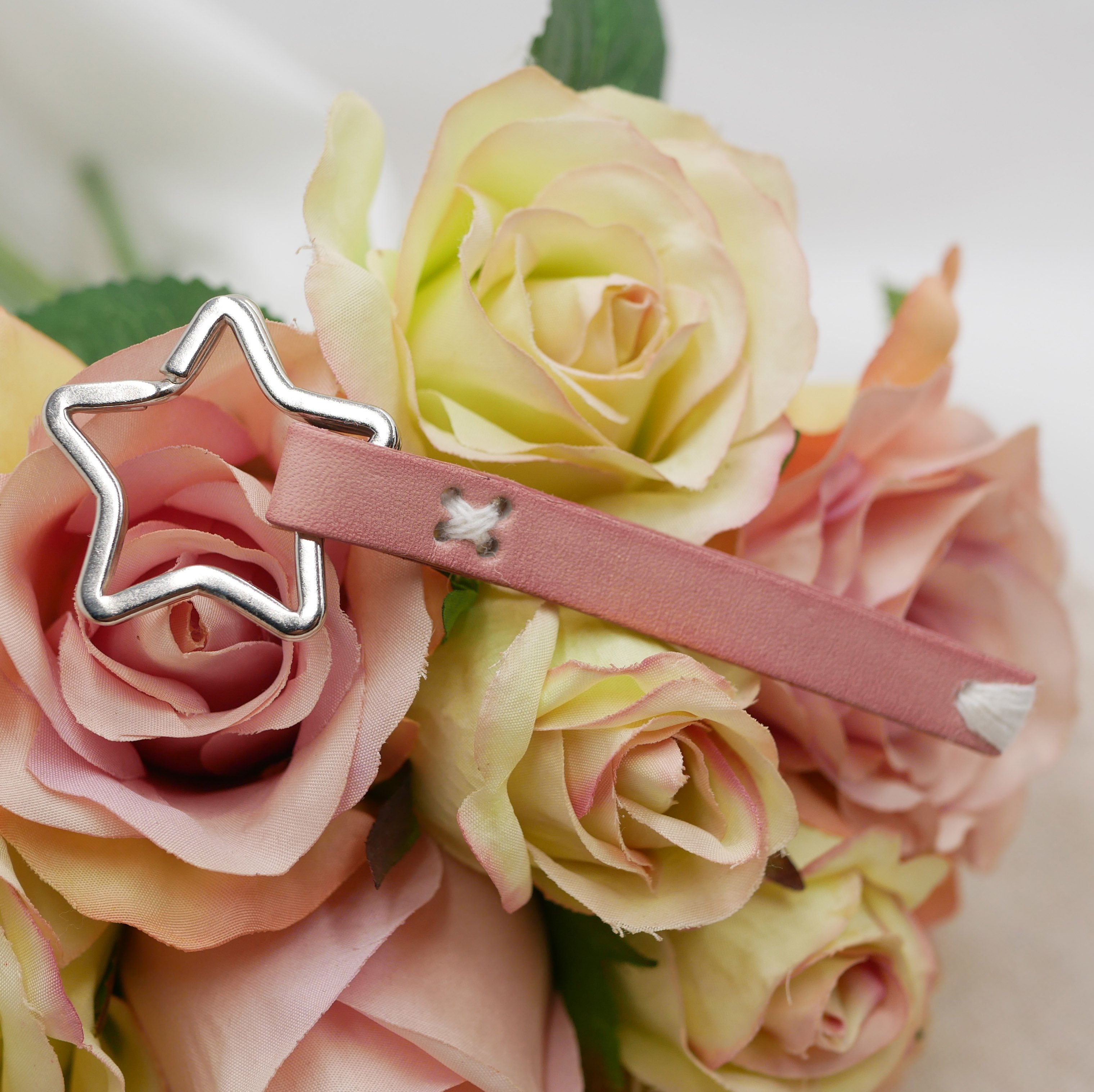 Aanpasbare handgenaaide leren sleutelhanger