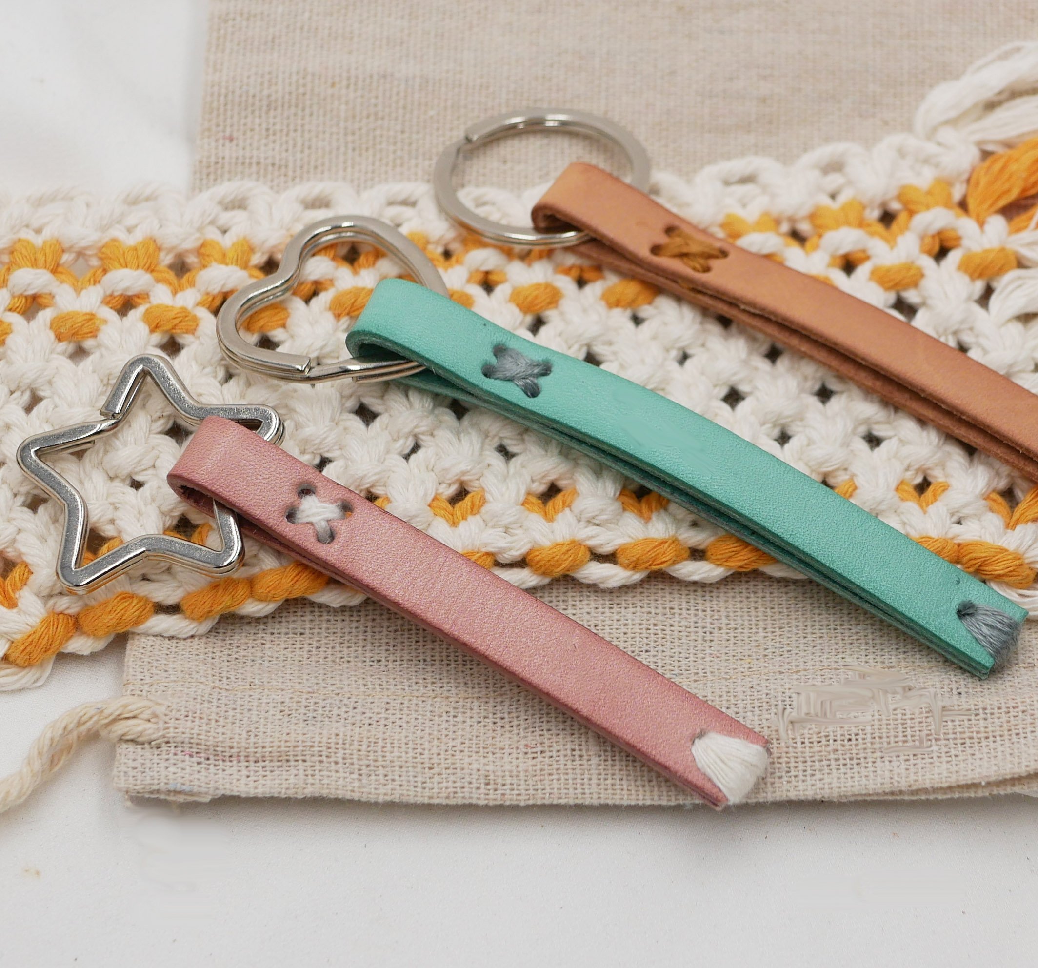 Aanpasbare handgenaaide leren sleutelhanger