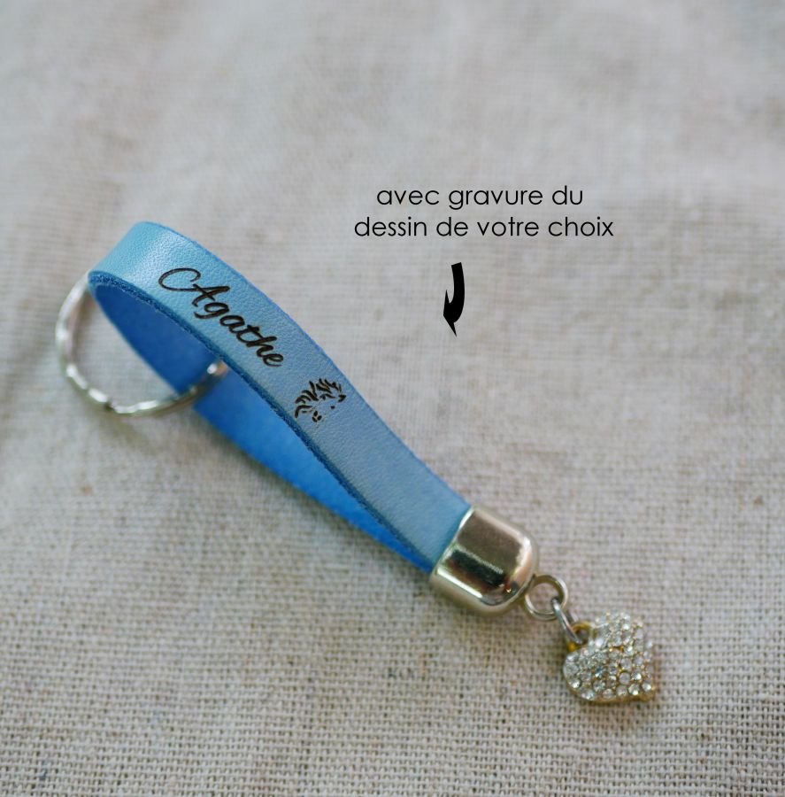 Leren sleutelhanger te personaliseren door gravure met hanger naar keuze