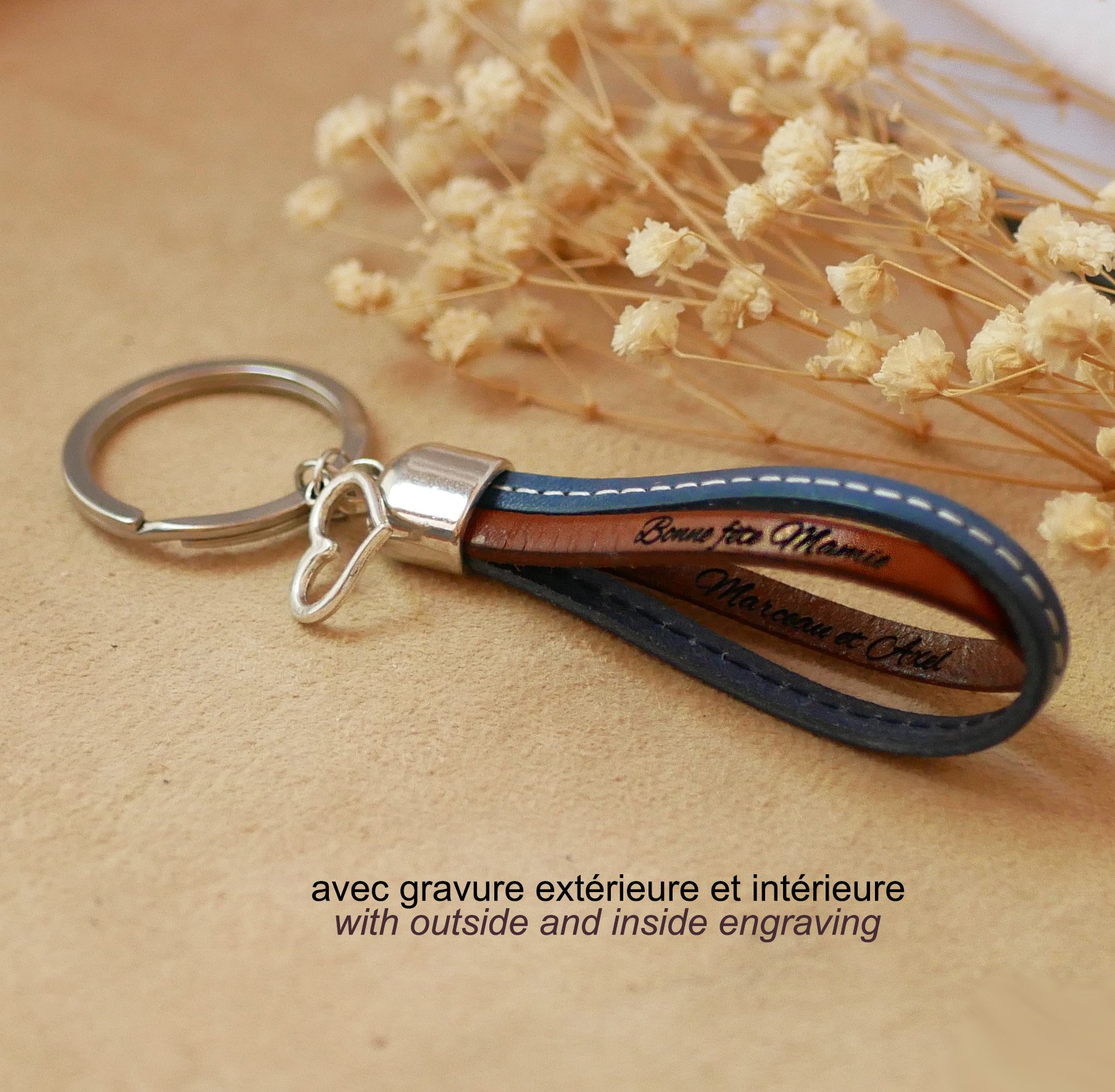 Dubbele lederen sleutelhanger te personaliseren door gravure met hanger naar keuze