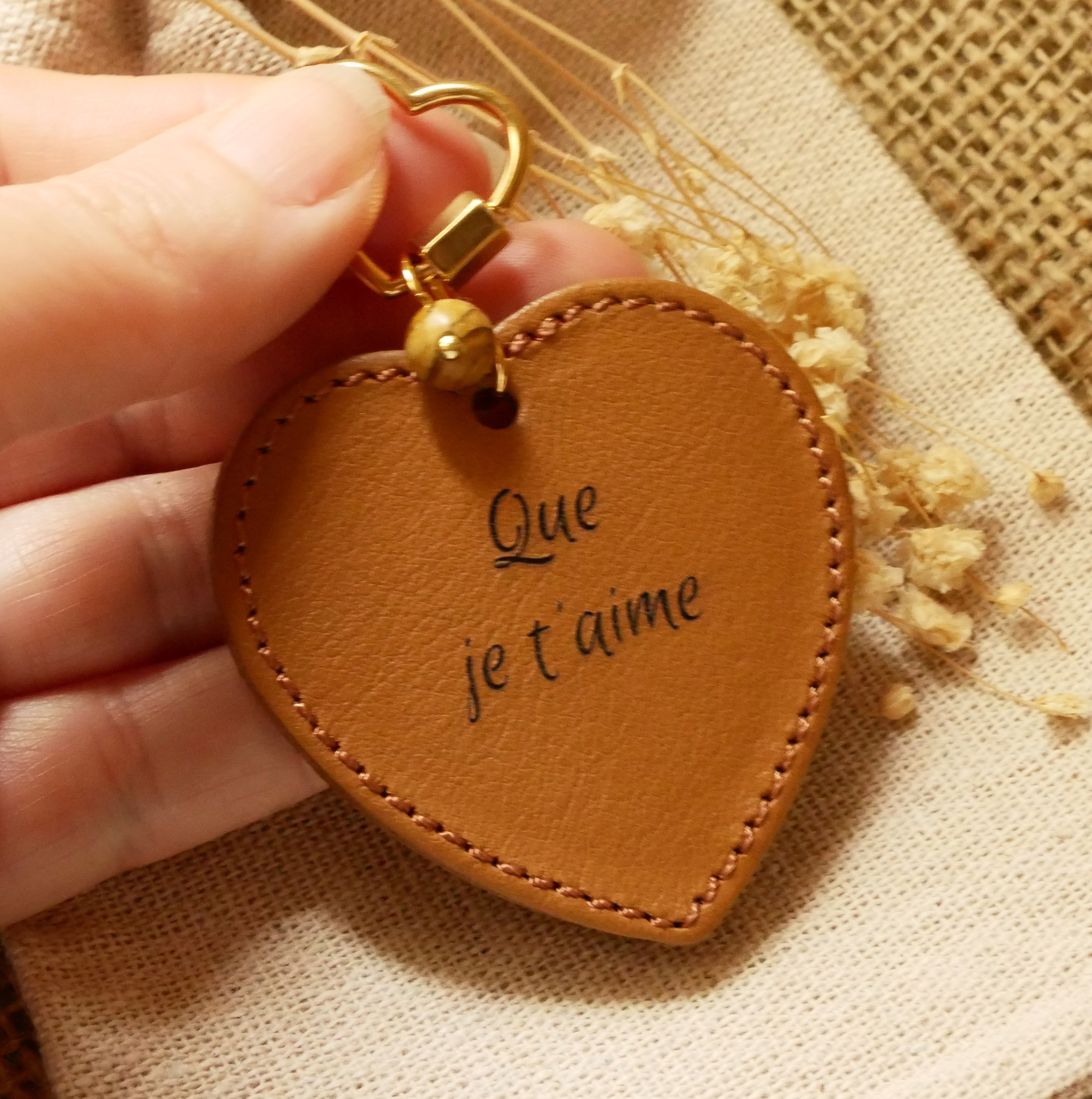 Sleutelhanger met groot leren hart om te graveren en personaliseren