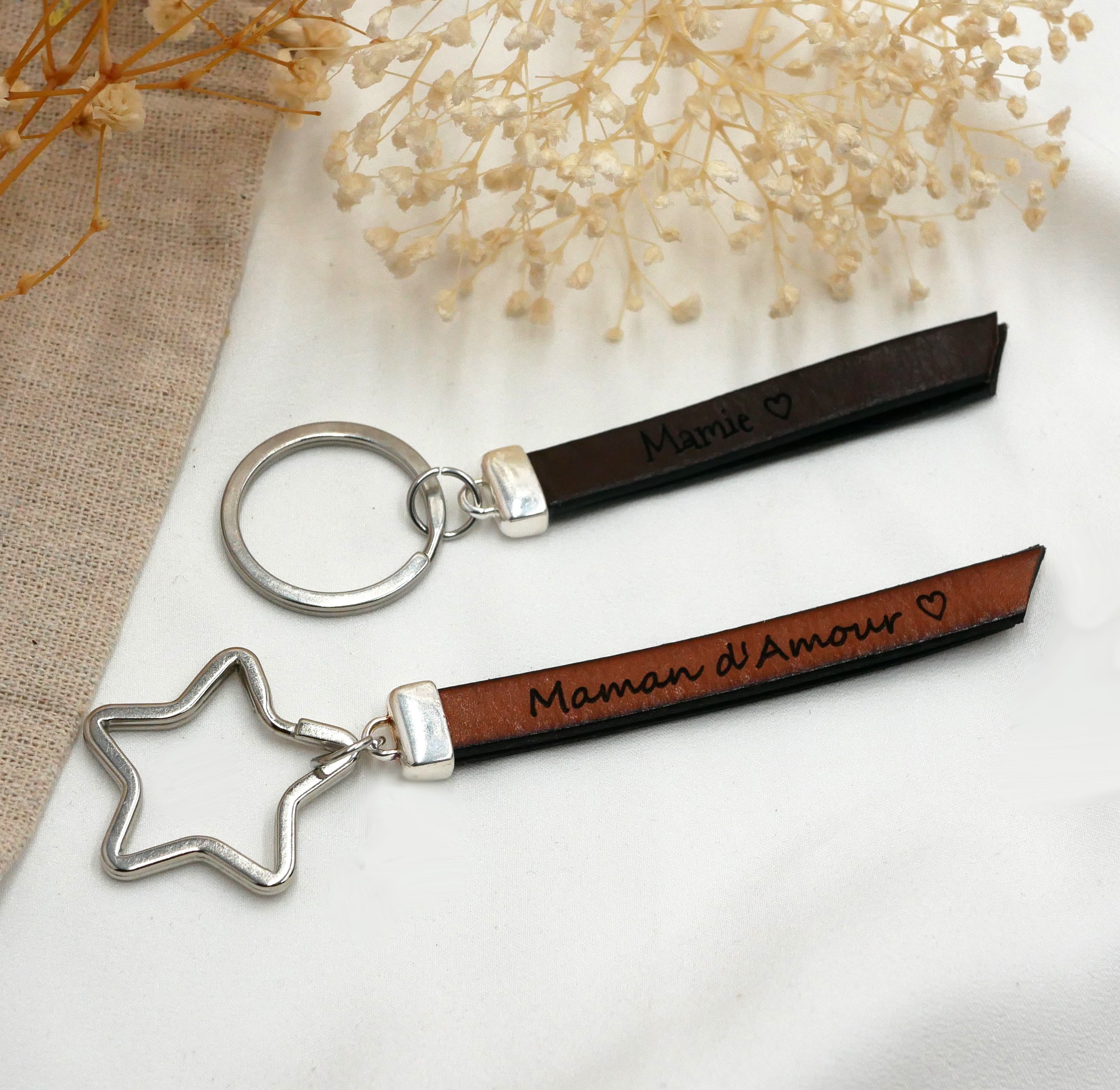 Dubbele platte leren sleutelhanger om te personaliseren met een naam, telefoon of boodschap