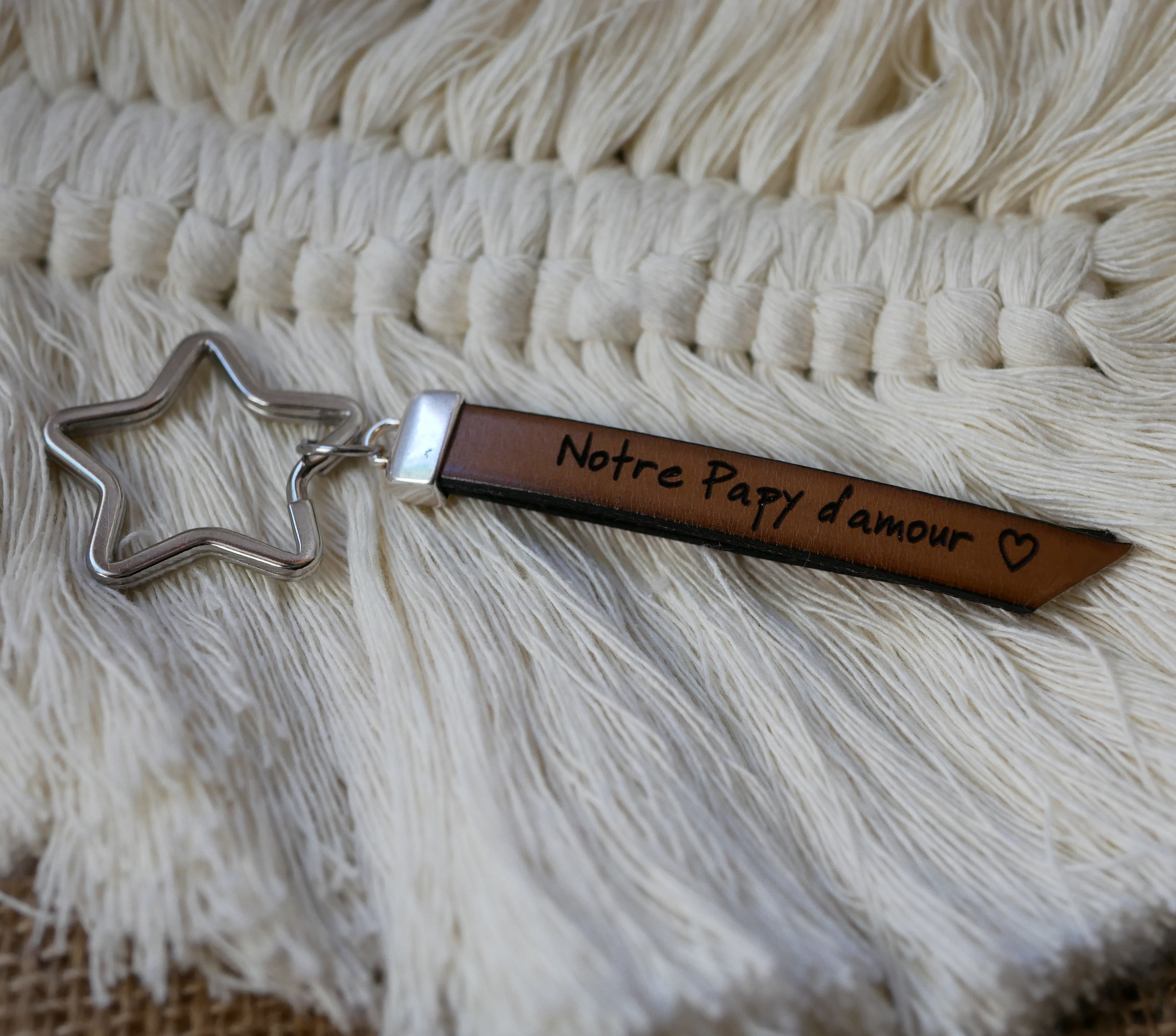 Dubbele platte leren sleutelhanger om te personaliseren met een naam, telefoon of boodschap