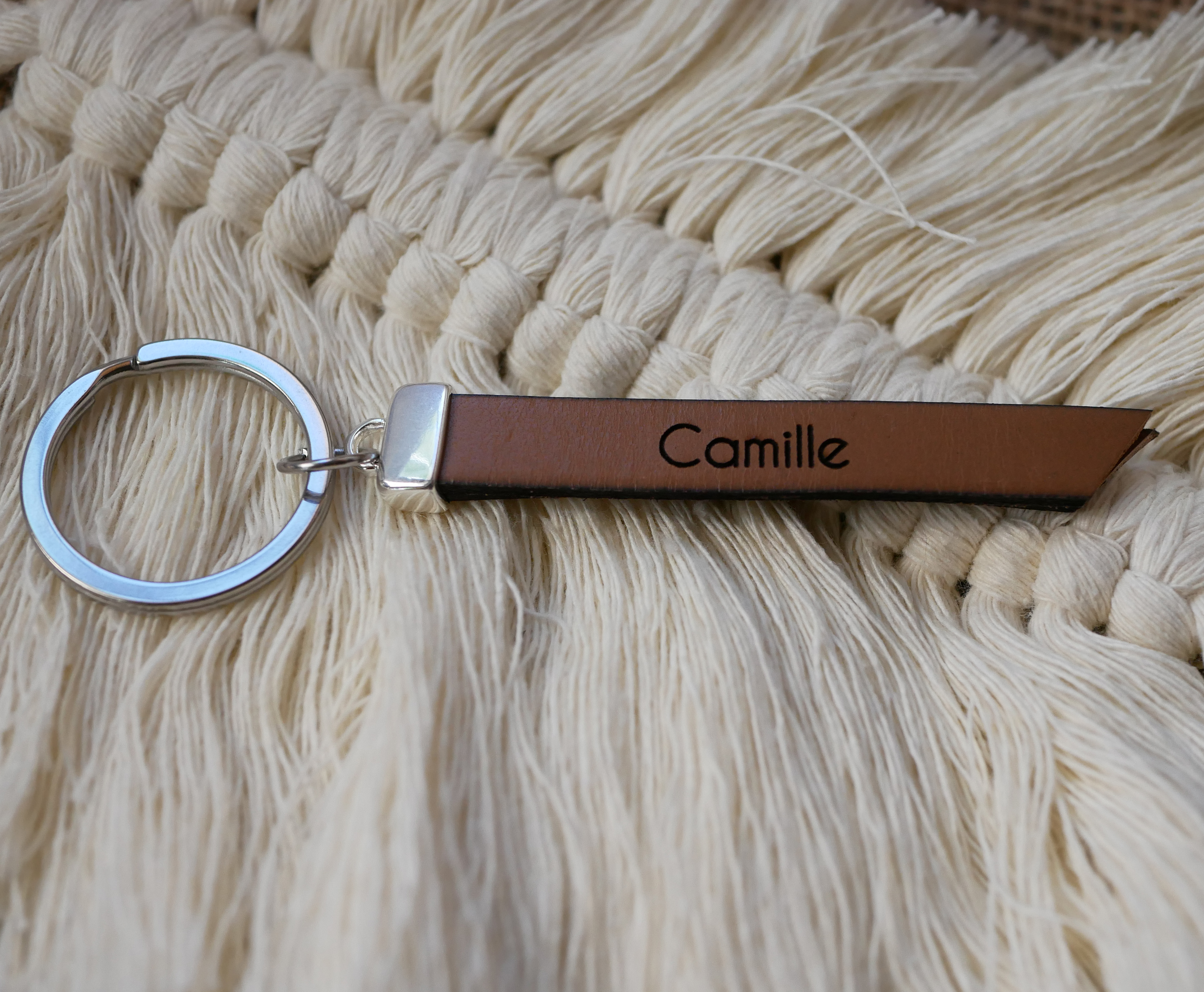 Dubbele platte leren sleutelhanger om te personaliseren met een naam, telefoon of boodschap