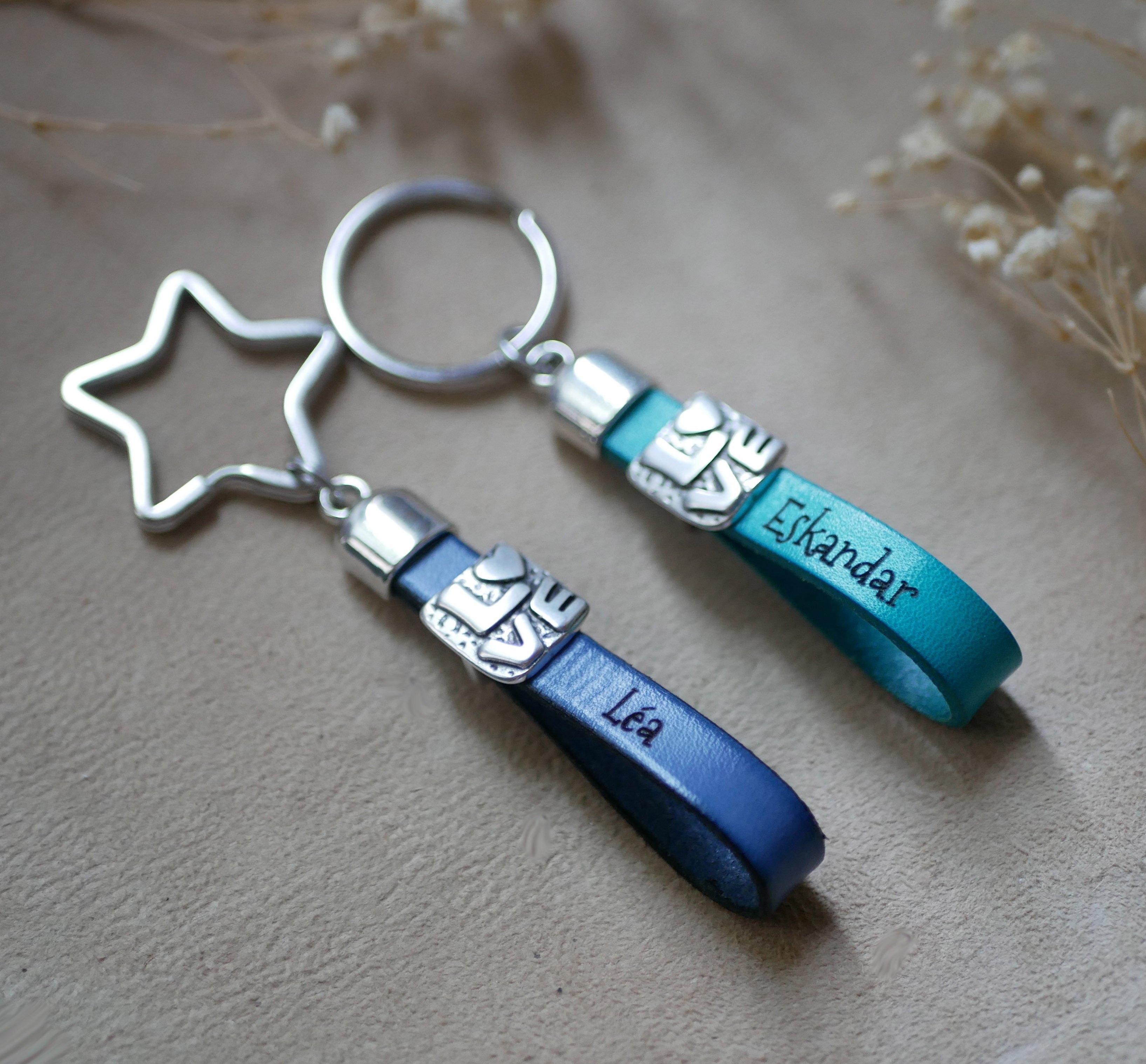 Sleutelhanger van liefdesleer, personaliseerbaar met Valentijnsgravure