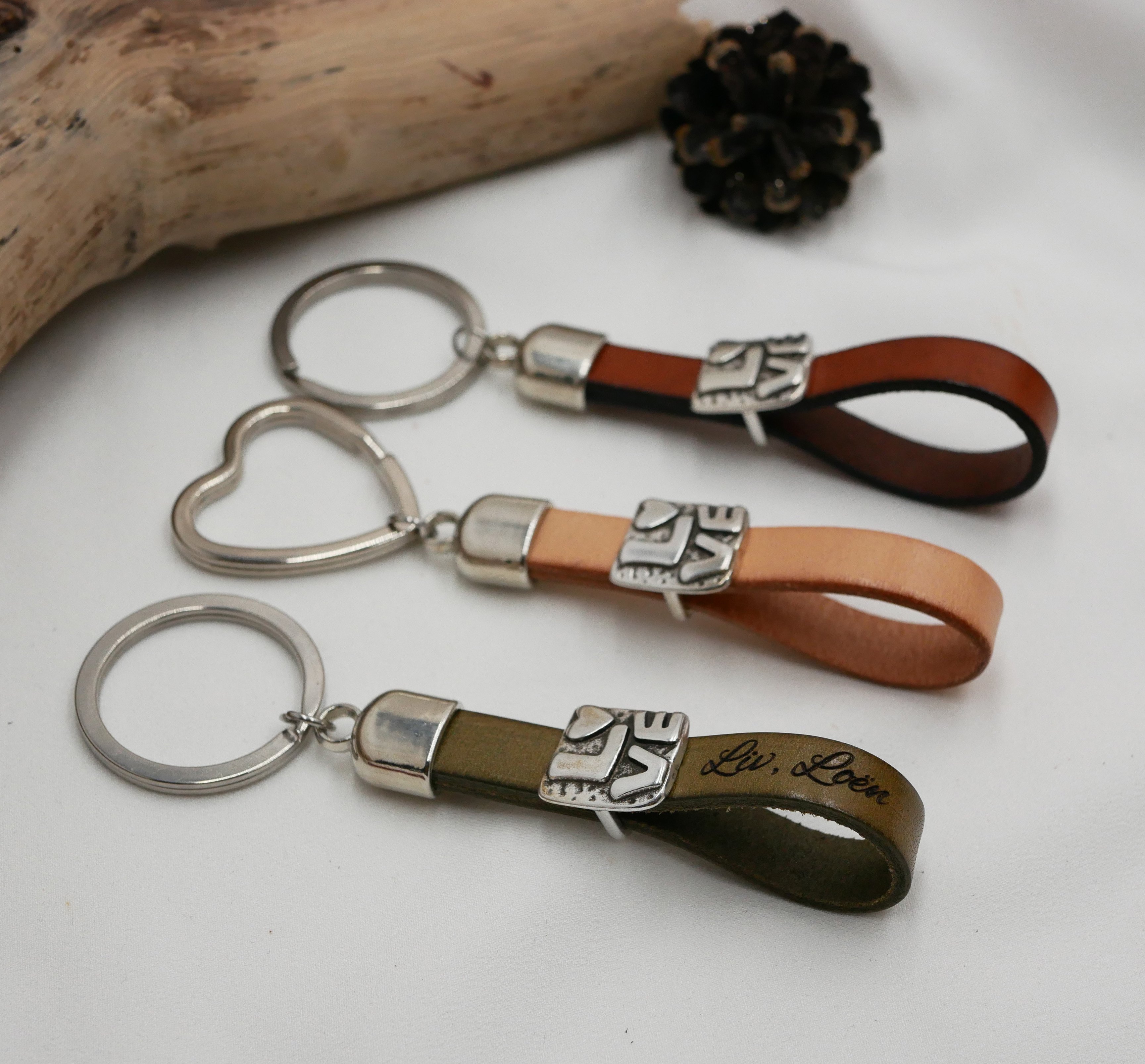 Sleutelhanger van liefdesleer, personaliseerbaar met Valentijnsgravure