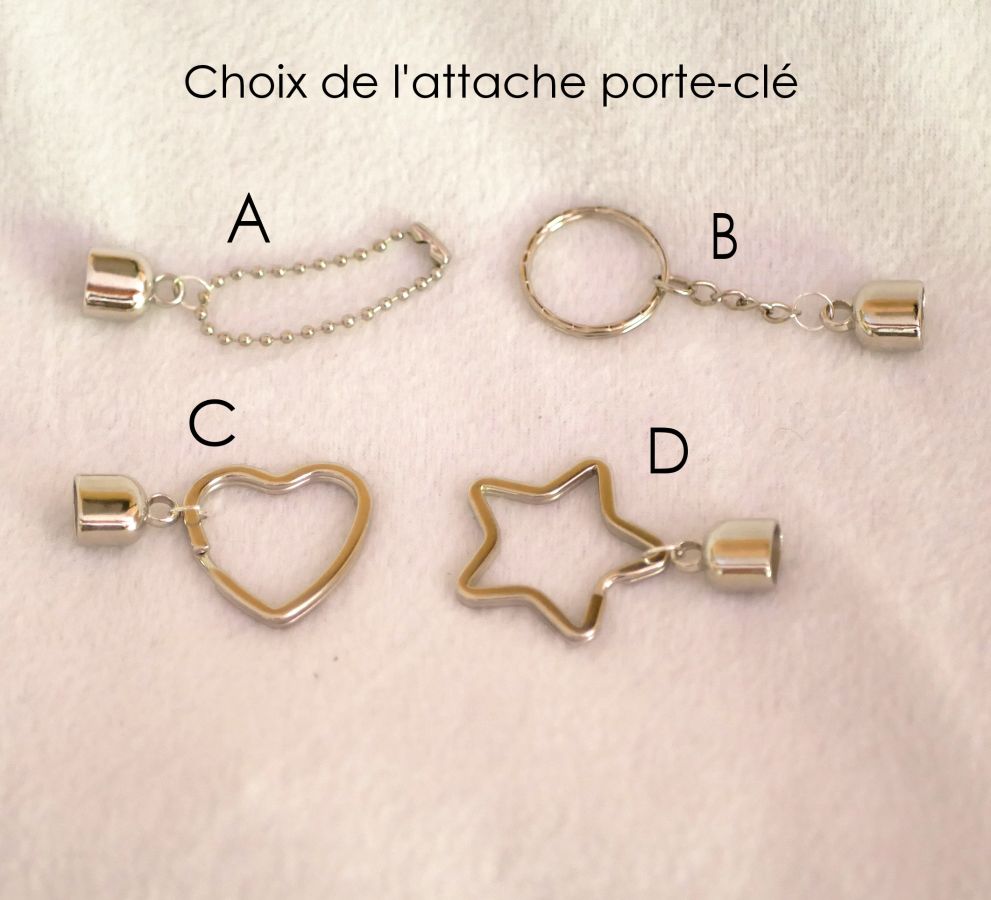 Leren sleutelhanger of tasjuweel, zwart-witte cabochon en parels