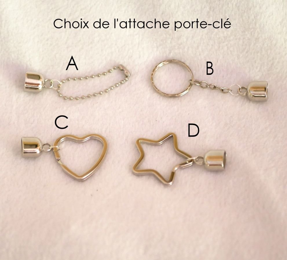 Leren sleutelhanger of tasjuweel, zwart-witte cabochon en parels