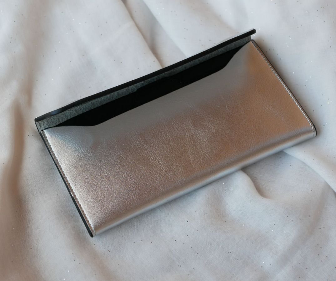 Zilvergrijze lederen portefeuille om te personaliseren