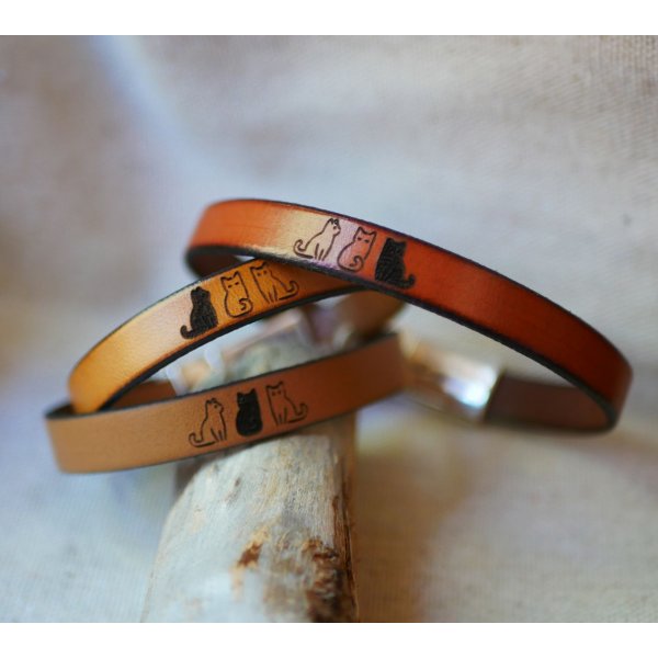 Trio lederen armbanden gepersonaliseerd door gravure met ontwerpen van uw keuze
