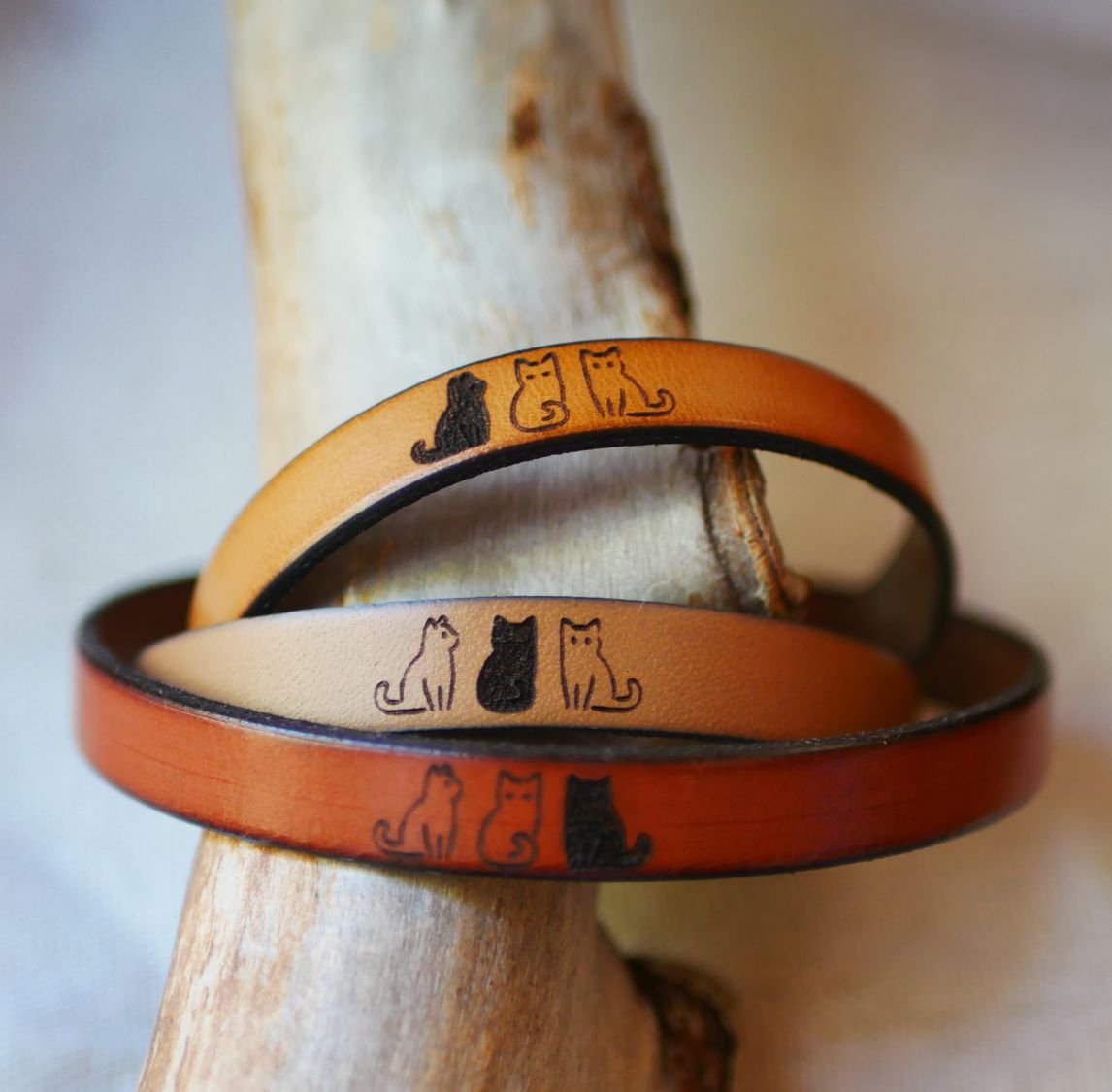 Trio lederen armbanden gepersonaliseerd door gravure met ontwerpen van uw keuze