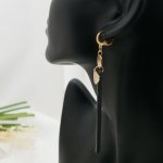 Solo lange bungelende oorbel in goud Leer Zwart of kleur naar keuze