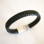 Herenband van gevlochten zwart leer met magnetische stalen gesp en schuifsluiting